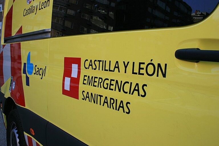 Ambulancia de emergencias sanitarias de Castilla y León en una imagen de archivo.