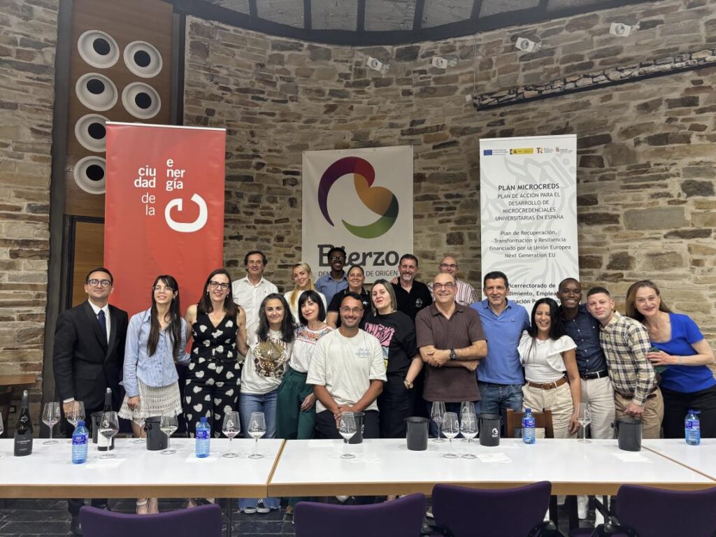 Acto de clausura de la tercera edición de la Microcredencial en Gestión y Comercialización Vitivinícola