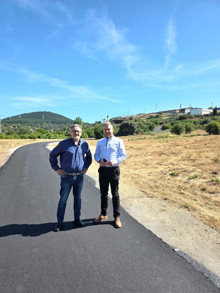 Iván Alonso y Carlos Fernández presentan la mejora del camino de San Miguelín en Santo Tomás de las Ollas