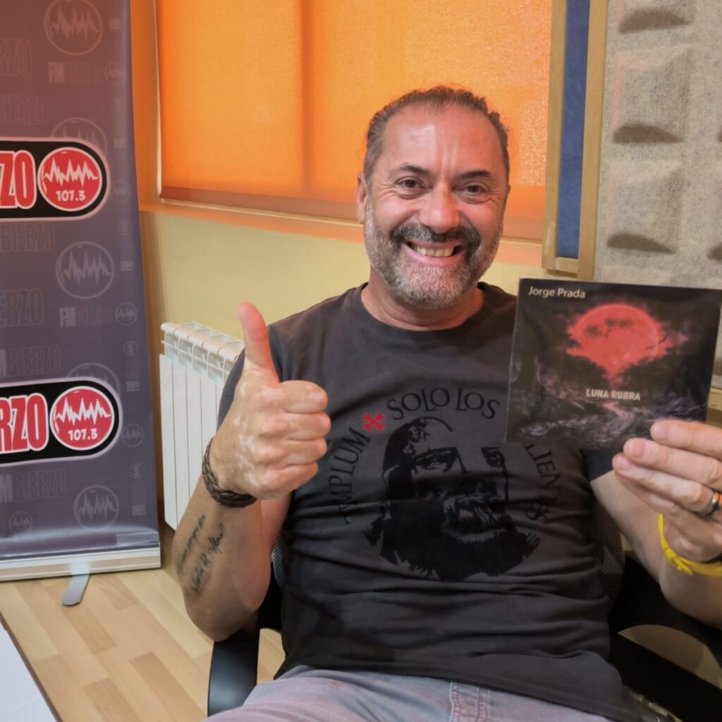 Jorge Prada lleva años ligado a la música tradicional y al folk desde distintos frentes. De ello hablamos en la radio