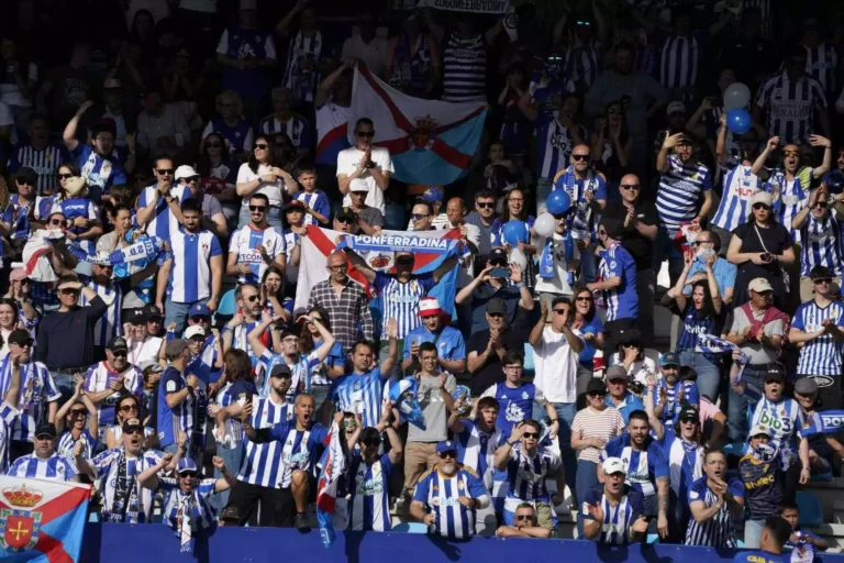 Afición de la Ponferradina en un partido disputado en el Toralín