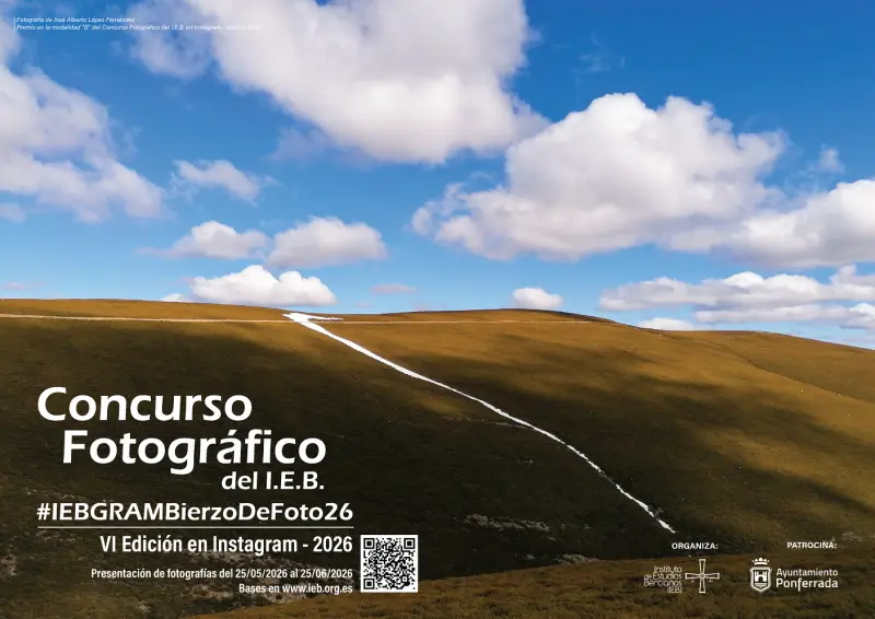 Cartel del Concurso Fotográfico del IEB 2026 con un paisaje de montes del Bierzo bajo un cielo azul con nubes.
