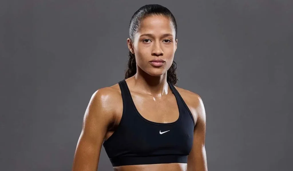 Foto en primer plano de la boxeadora Débora Évora