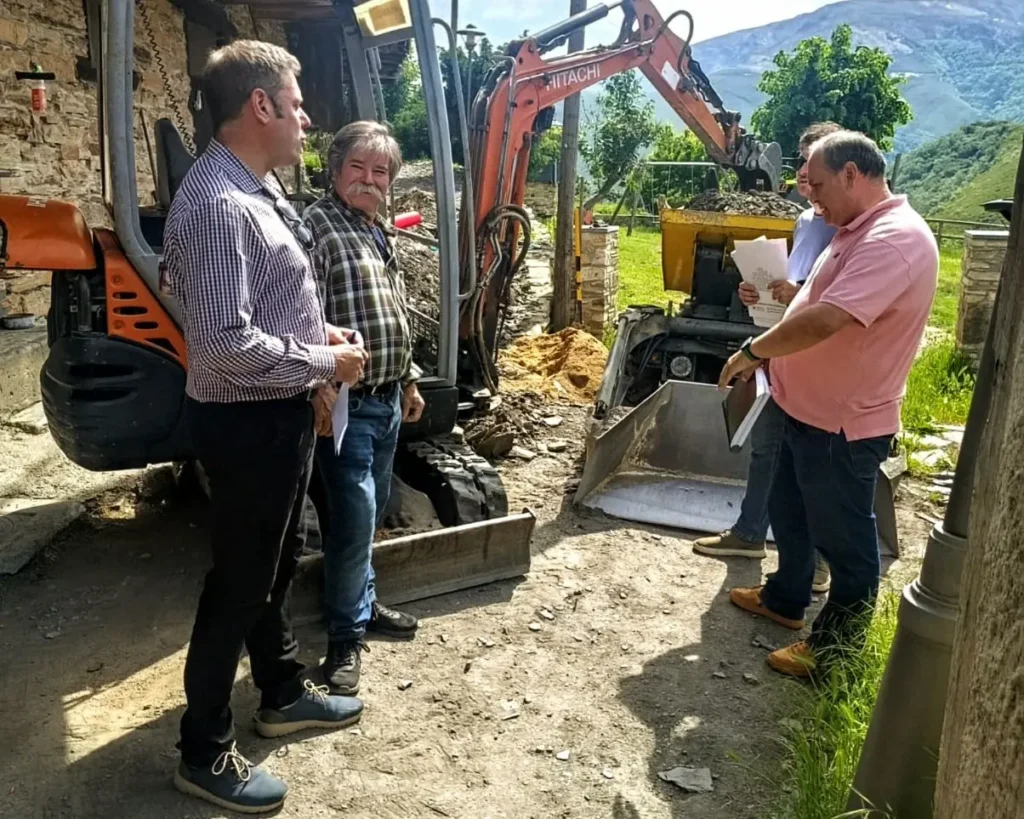 El concejal Iván Alonso, con motivo del inicio de las obras de urbanización en Montes de Valdueza