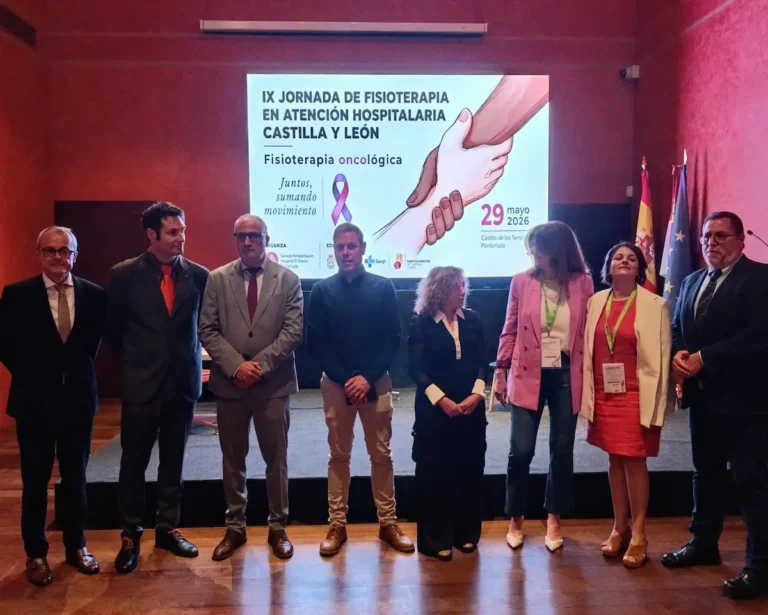 Autoridades y profesionales en la inauguración del IX Congreso de Fisioterapia en Atención Hospitalaria de Castilla y León en el Castillo de los Templarios de Ponferrada
