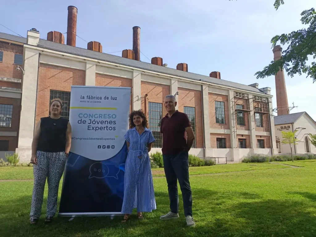 Presentación de la octava edición del Congreso de Jóvenes Expertos junto a La Fábrica de Luz. Museo de la Energía en Ponferrada.