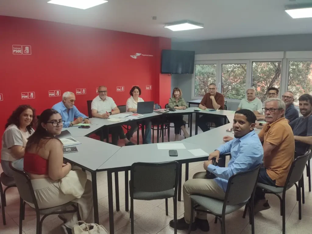 Reunión de la Comisión Ejecutiva Municipal del PSOE de Ponferrada en la sede del partido.