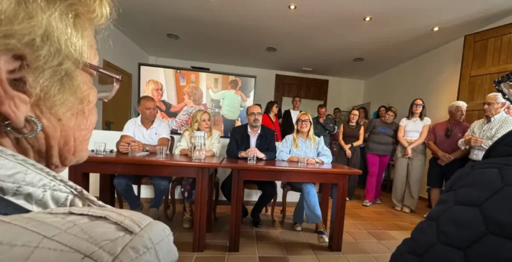 En el acto de inauguración de las nuevas instalaciones que han sido cedidas a AFA Bierzo en Dehesas