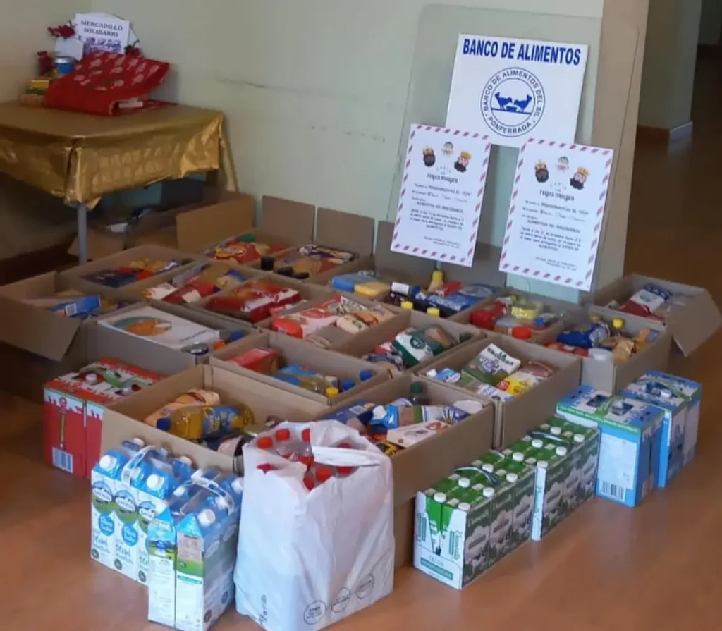 Alt: Cajas con alimentos recogidos en una campaña solidaria del Banco de Alimentos del Sil en Ponferrada