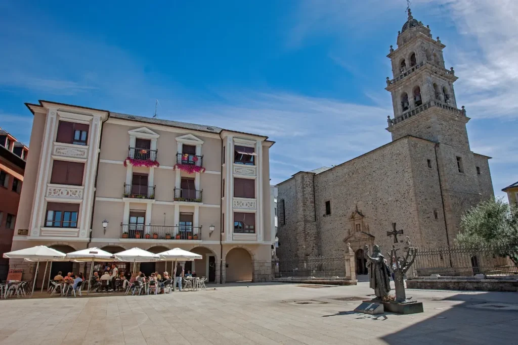 Plaza y Basílica de la Encina de Ponferrada, uno de los espacios turísticos de la ciudad