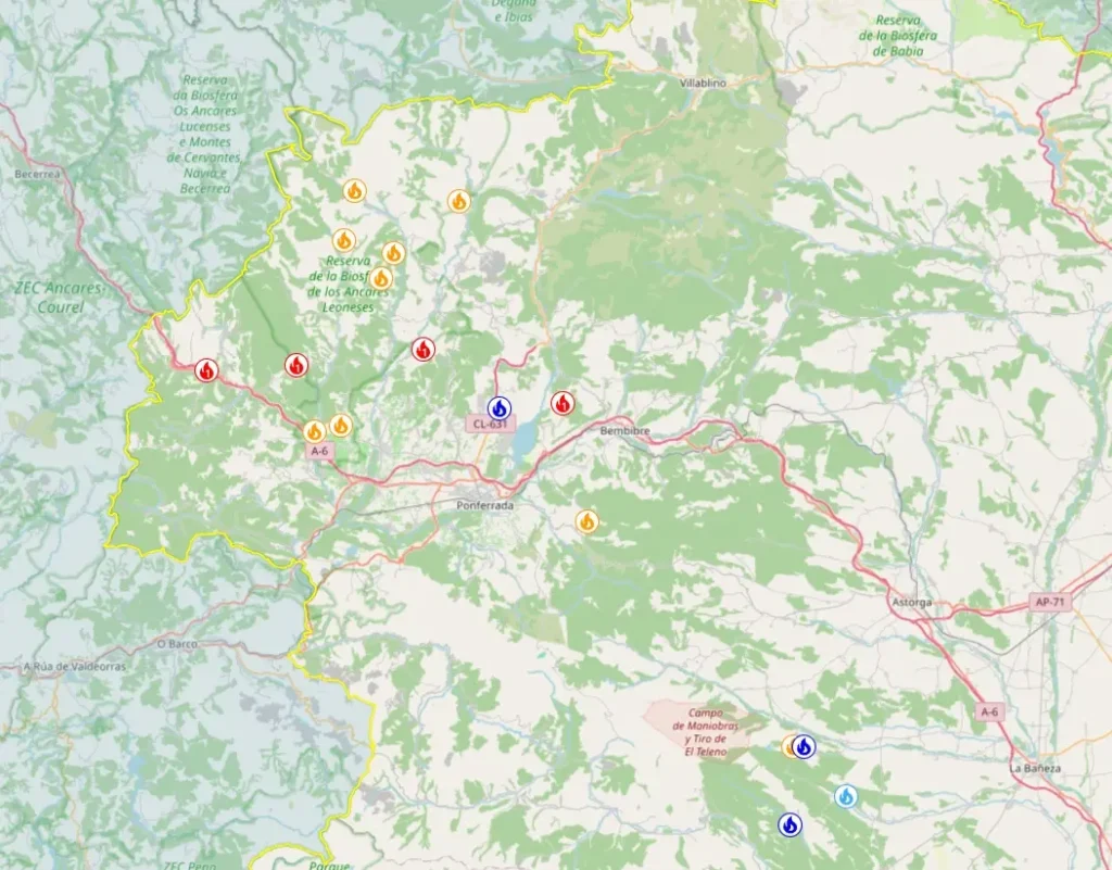 Mapa de Inforcyl con 12 incendios forestales activos en la comarca del Bierzo tras la tormenta eléctrica