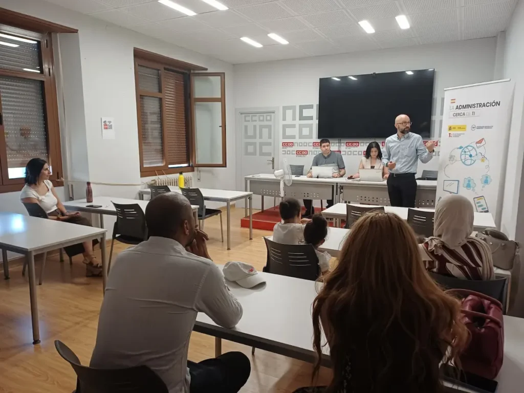 Sesión del programa La Administración Cerca de Ti en la sede de CCOO en León