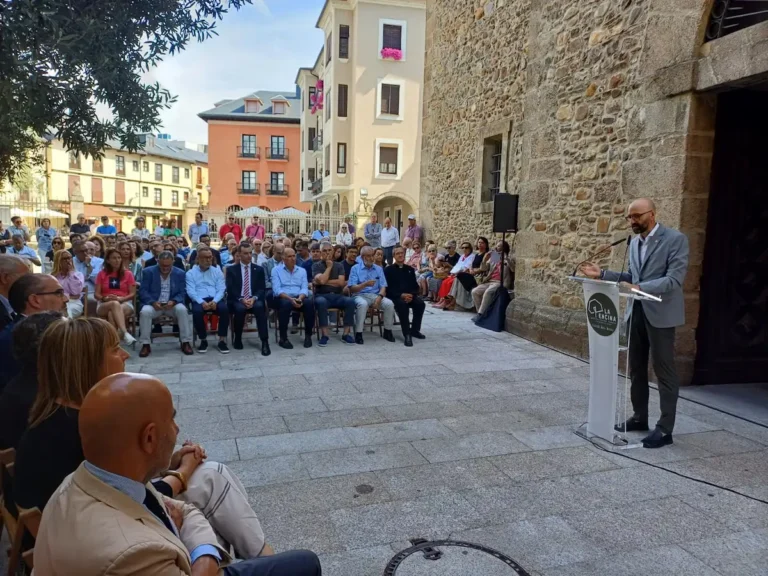 Héctor Alaiz Moretón interviene durante la inauguración del Museo de Arte Sacro y el mirador de la Basílica de la Encina en Ponferrada.